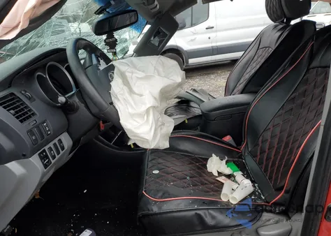 2013 Toyota Tacoma Double Cab z USA, uszkodzony, nr VIN 3TMLU4EN6DM111510